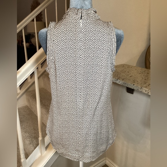 White House Black Market 100% Silk Floral Top Size S - Picture 2 of 10